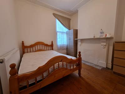 Large double rooms in between Brixton & Clapham  Main Photo