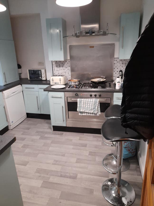 Large Double Room & single room in nice Location Main Photo