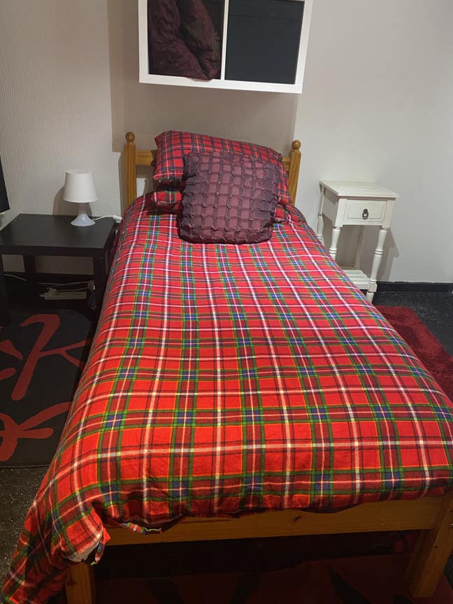 Single furnished room  Main Photo