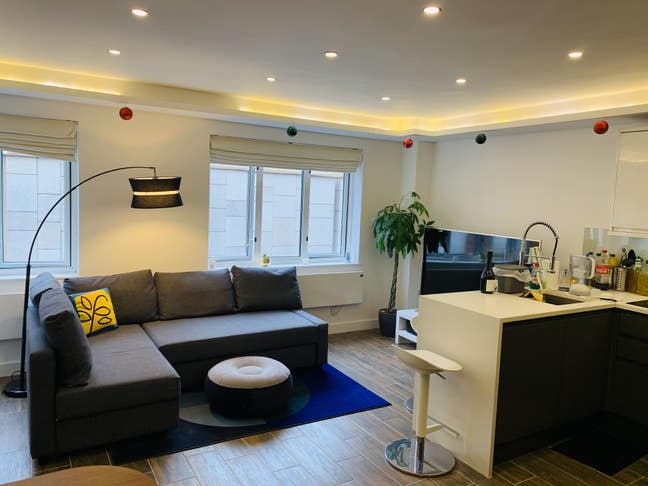 **Double room with private bathroom in Zone 1** Main Photo