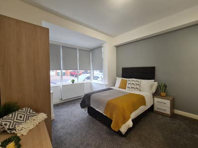 Brisbane Rd | Studio Rooms | Main Photo