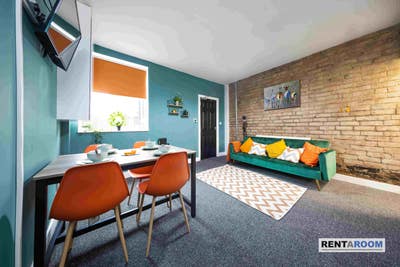 Last room available in Tomkinson Road house-share Main Photo