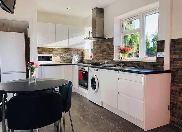 Modern 3‑Bed Student House by Jubilee Campus Main Photo