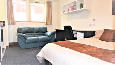 Spacious Student Studio Apartment Main Photo