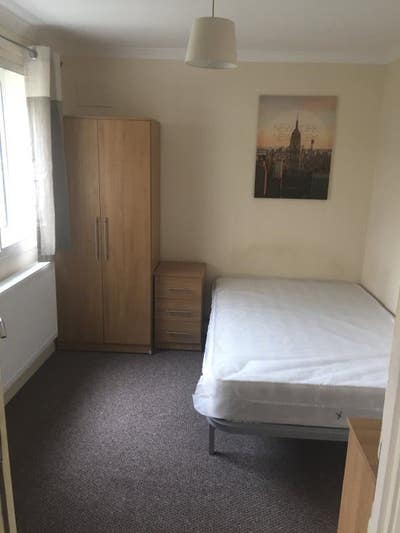 Cosy Double Room - Great Location - Must View! Main Photo
