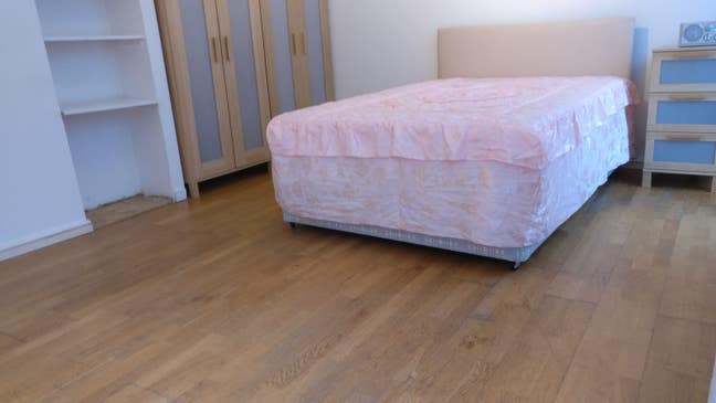 1 Huge Double BEDROOM Downstairs (Garden View) Main Photo