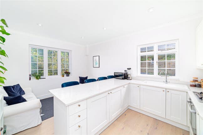 4 bed apartment available in Fulham Main Photo