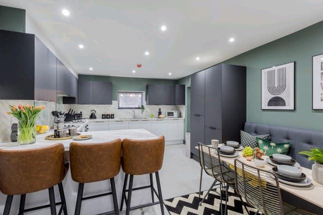 Luxury Living 💥 One En-Suite Room Left💥 Main Photo