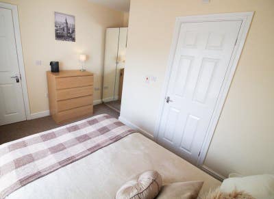 Coming Soon!! En-Suite Room Available in Thorne!! Main Photo