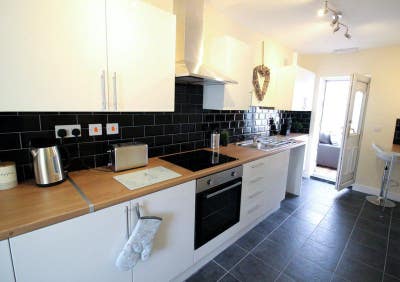 Coming Soon!! En-Suite Room Available in Thorne!! Main Photo