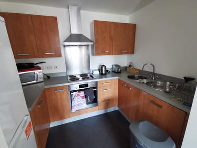 Large 2 bedroom apartment by Mailbox  Main Photo