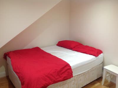 Double Bedroom in a Luxury House Main Photo