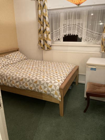 Good size double room in the heart of Esher Main Photo