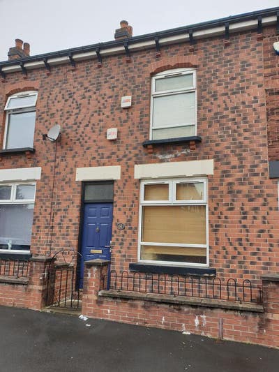 Four double rooms all furnished bills included Main Photo