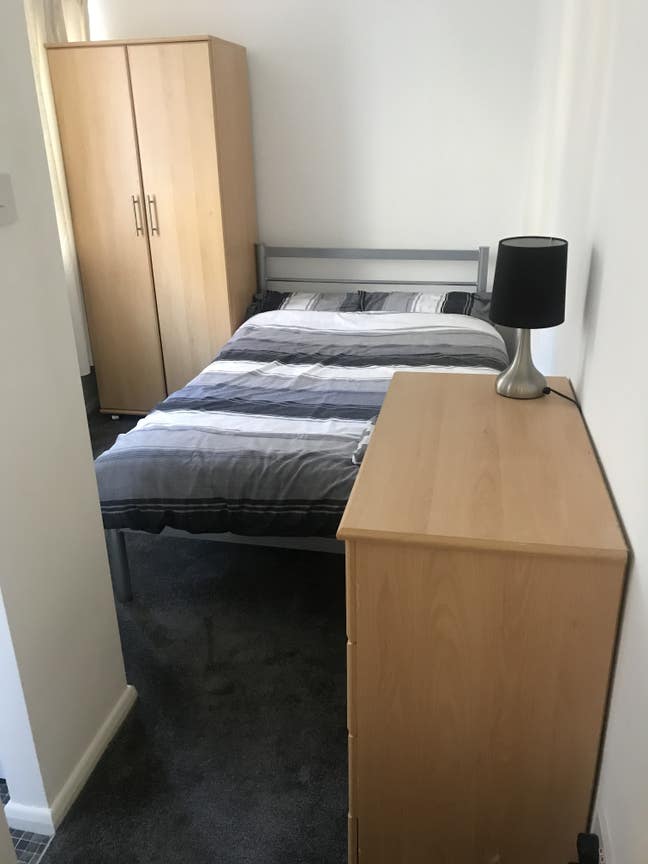 Furnished double room with en-suite  Main Photo