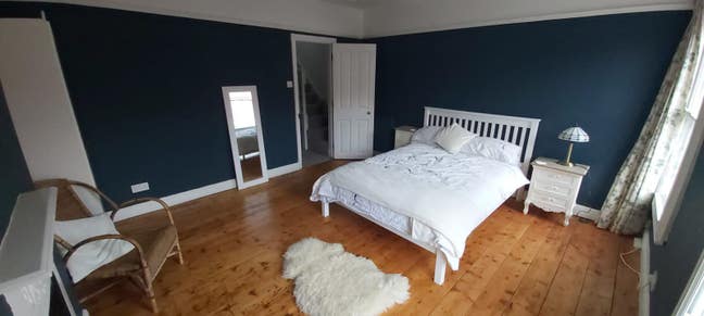 Spacious double room with private bathroom Main Photo