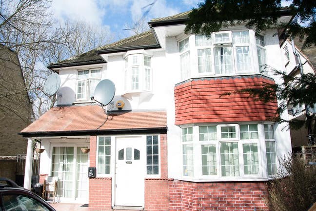 Double Room on 1st Floor in Roehampton Vale Main Photo