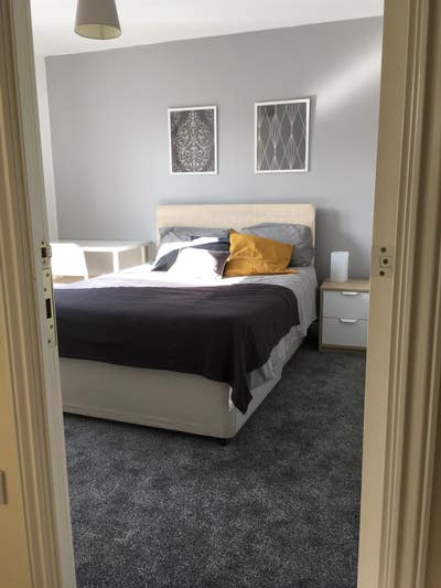 Professional Houseshare near QCHQ Main Photo