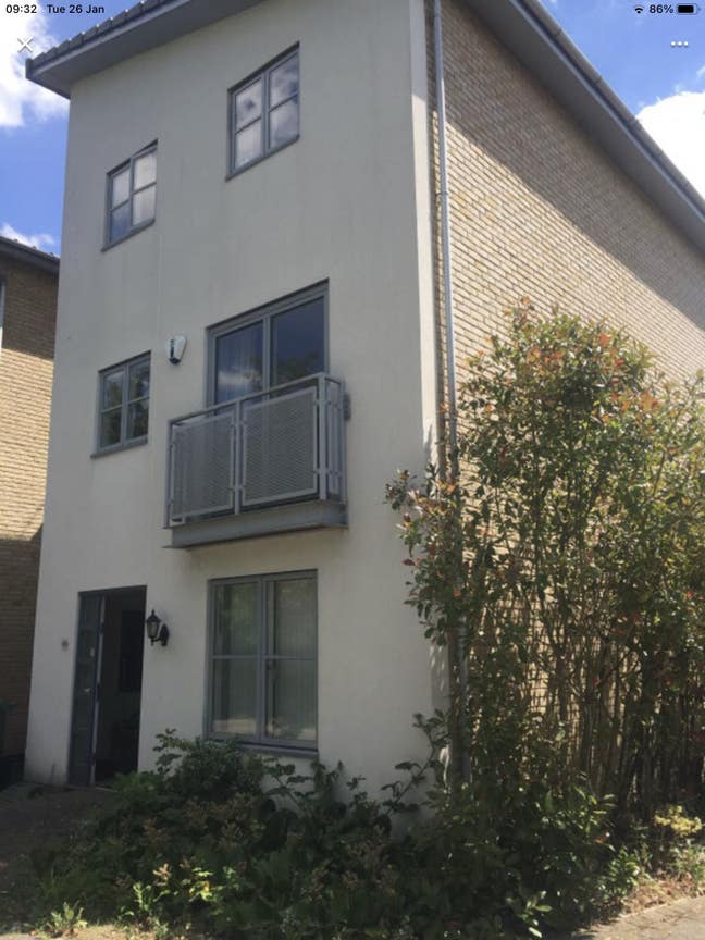 Professional Houseshare near QCHQ Main Photo