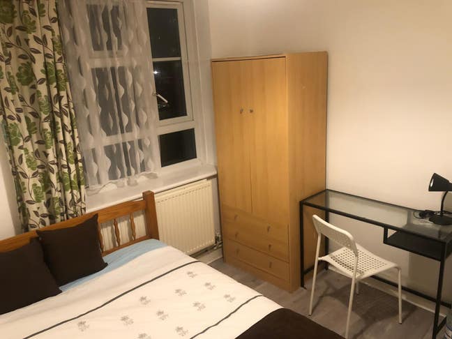 Double Room in White City Main Photo