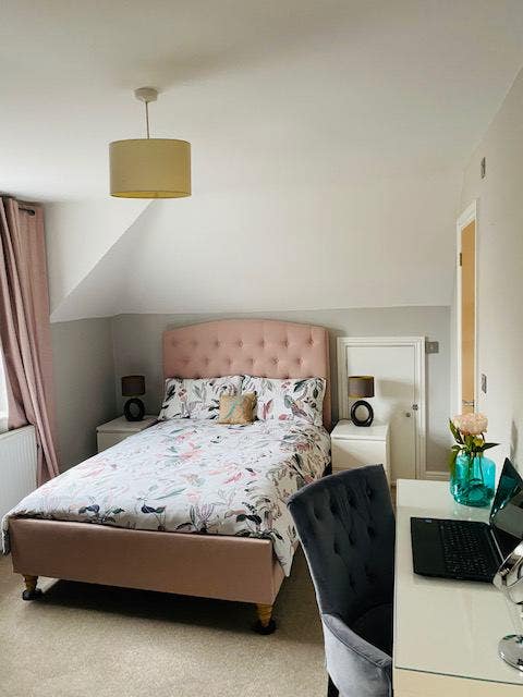Large double room with en-suite Main Photo