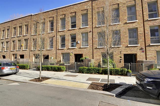Great Double room with private Garden Acton Town Main Photo