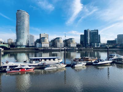 Luxury Riverfront Double Bedroom with own private  Main Photo