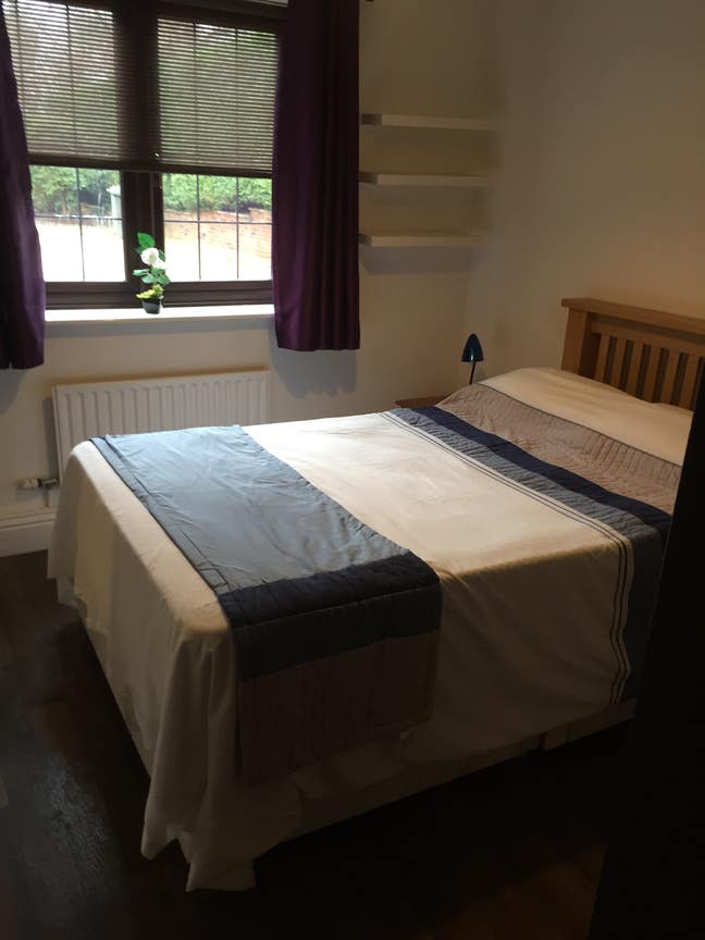  1 small double  bedroom with en-suite shower room Main Photo