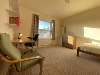Double Rooms In Professional House bills inc Main Photo