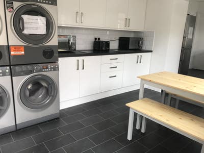 Ensuite Room Available in Pro Hshare All Bills In Main Photo