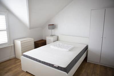 Double bedroom for rent near New Eltham station. Main Photo