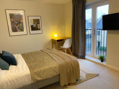 *Perhaps the best professional room in Cambridge*  Main Photo