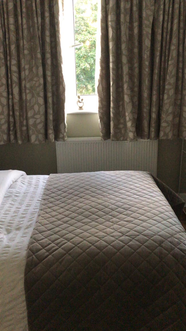 Lovely Double Room in quiet house Main Photo