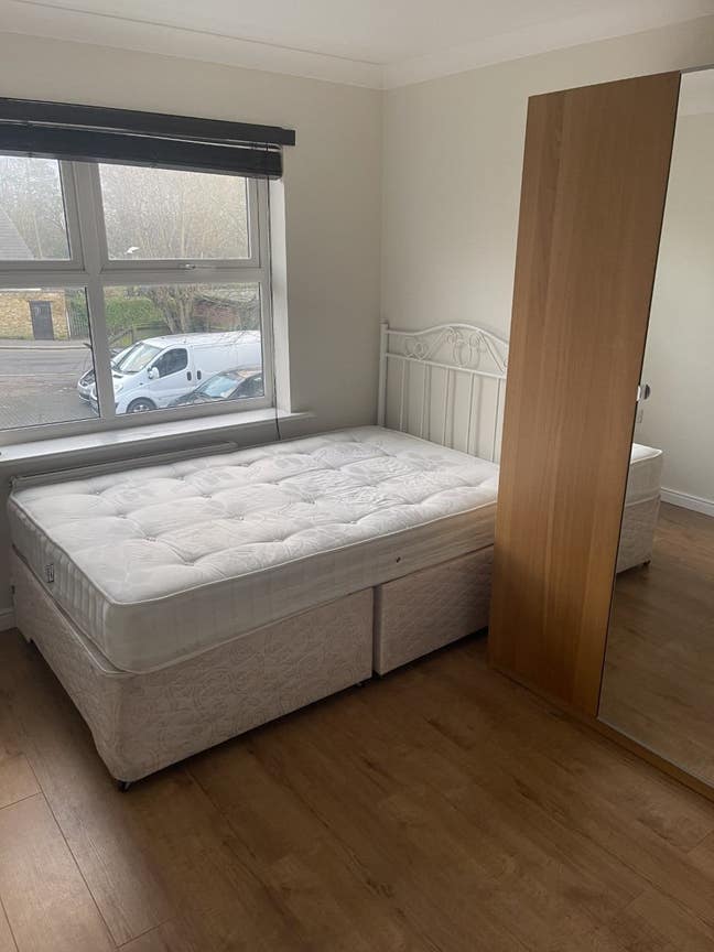 Double Room with own Private Bathroom  Main Photo