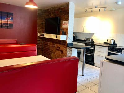 Fantastic Doubles In Town Centre House  Main Photo