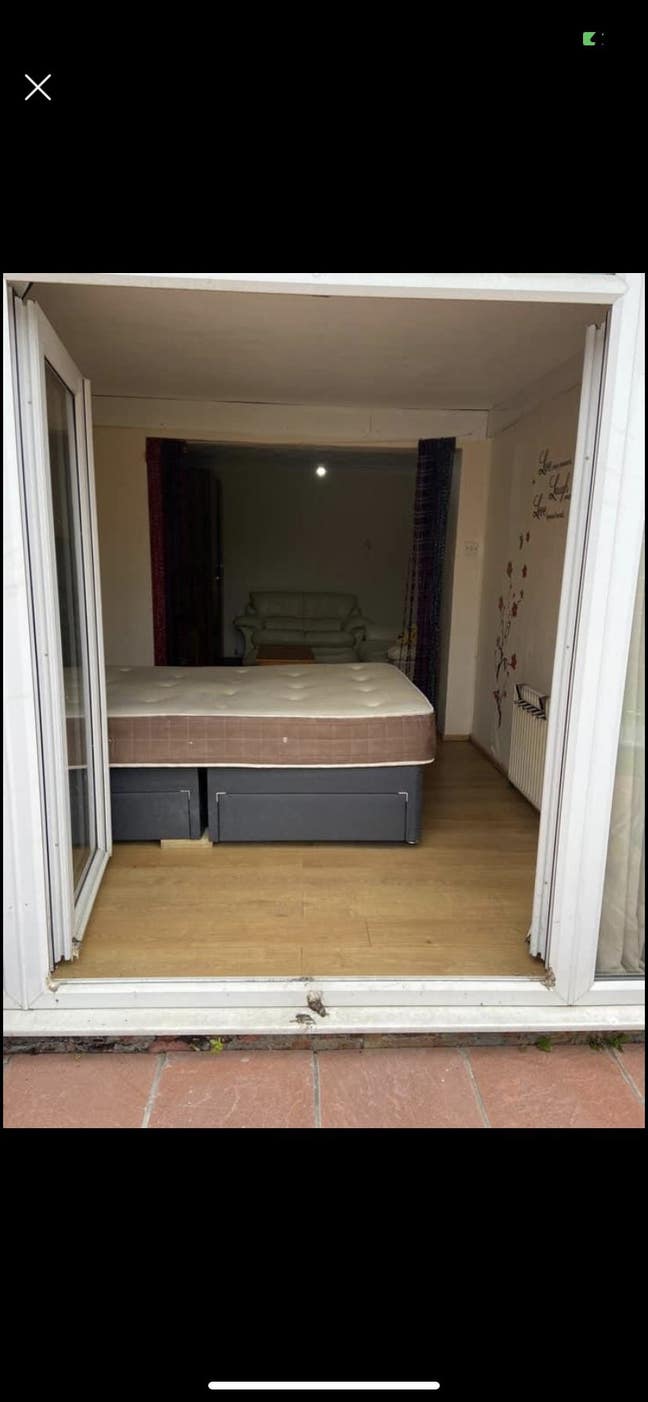 Extra large room for rent Main Photo