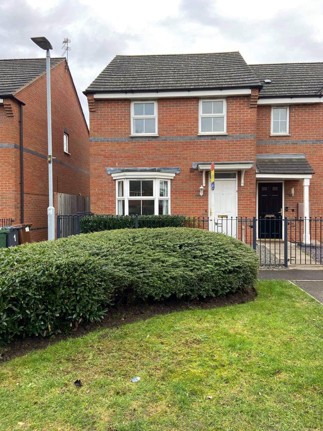 Renting a room in my 3 bed house Main Photo