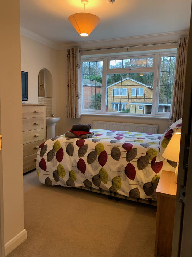 Double Bedroom in a great location  Main Photo