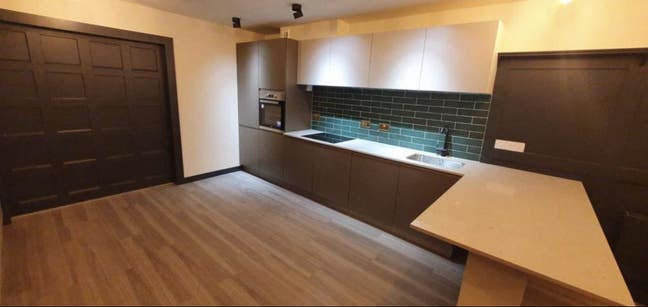 4 Bed Professional House Share - Bills inc  Main Photo