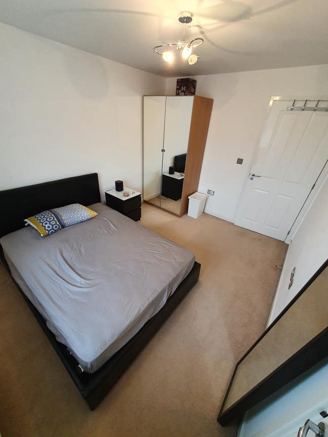 Large Double room in a town house - North watford Main Photo