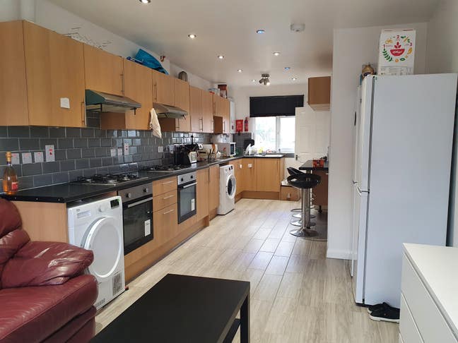 * Lovely double ensuite room available * Main Photo