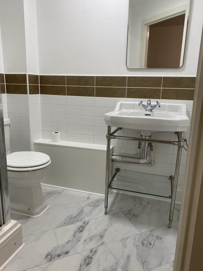 Large Double Room with En-Suite - RM1 Main Photo