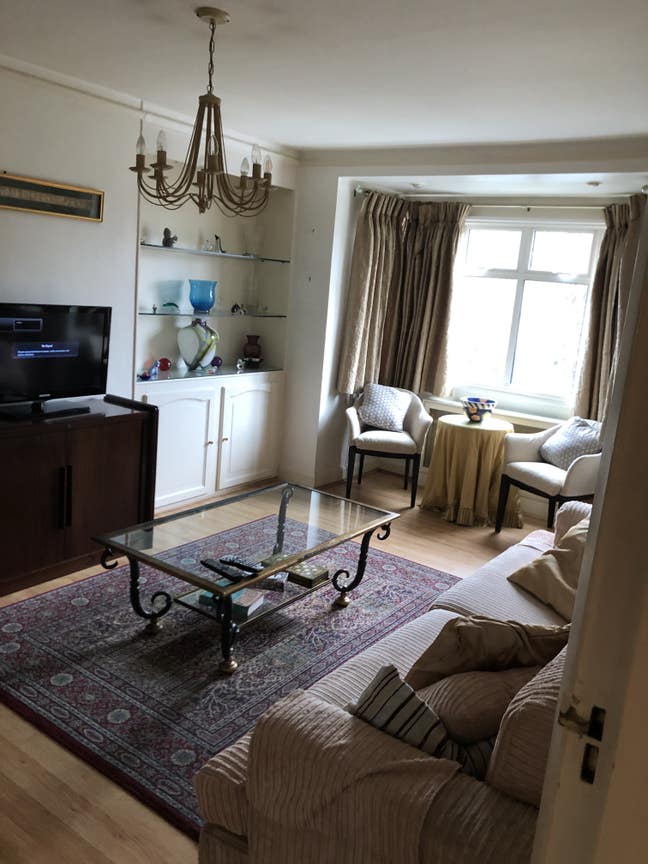 Beautiful 3 Bedroom Apartment in Ealing Broadway Main Photo
