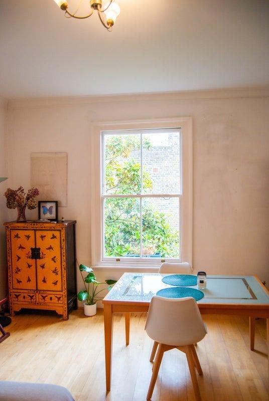 Double bedroom available in West London Main Photo
