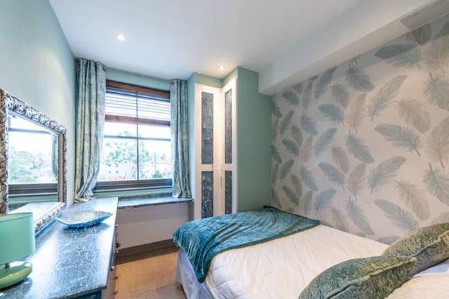 Chelsea flatmate sought for lovely flat Main Photo