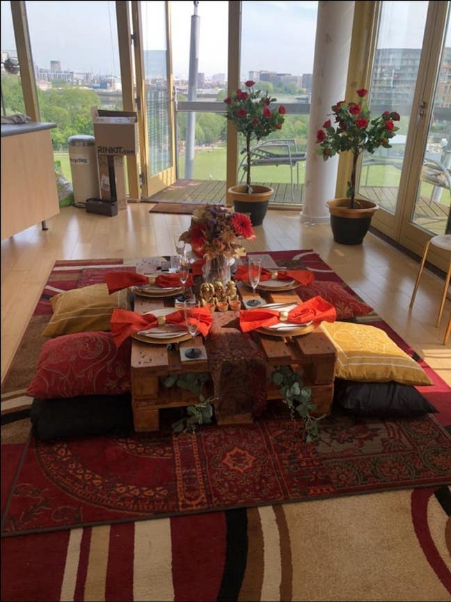 Double room in Penthouse overlooking park  Main Photo