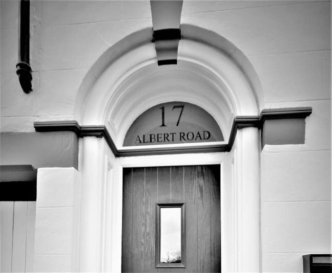 Ensuite Rooms - Town Centre - Available Now Main Photo