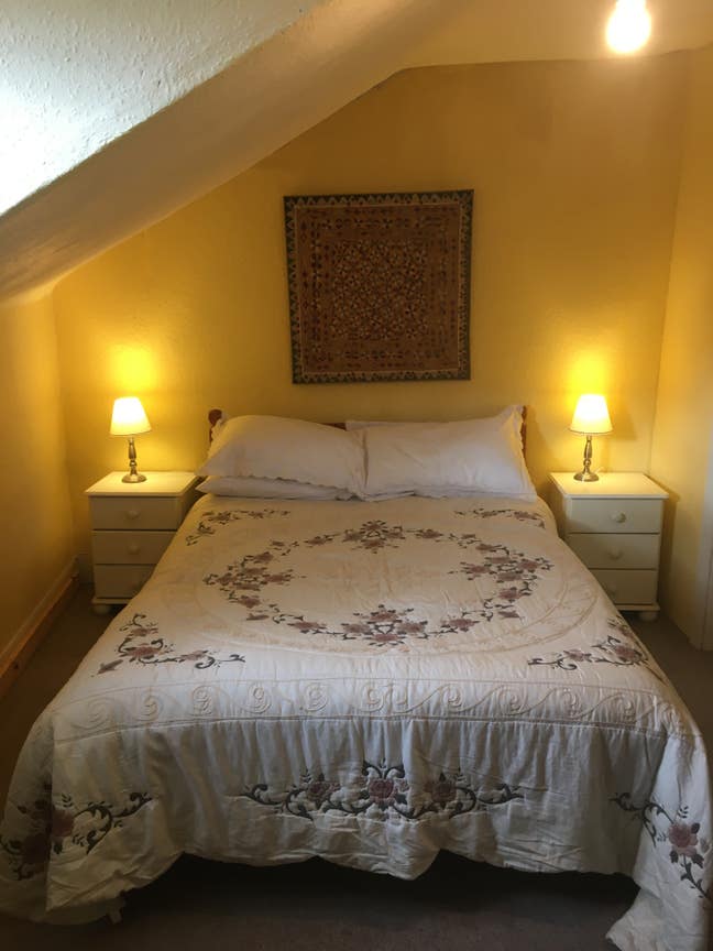Large double room to let in beautiful home Main Photo