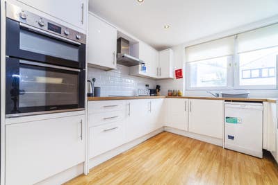 Bright Double Rooms – 2 mins to New Cross Station Main Photo