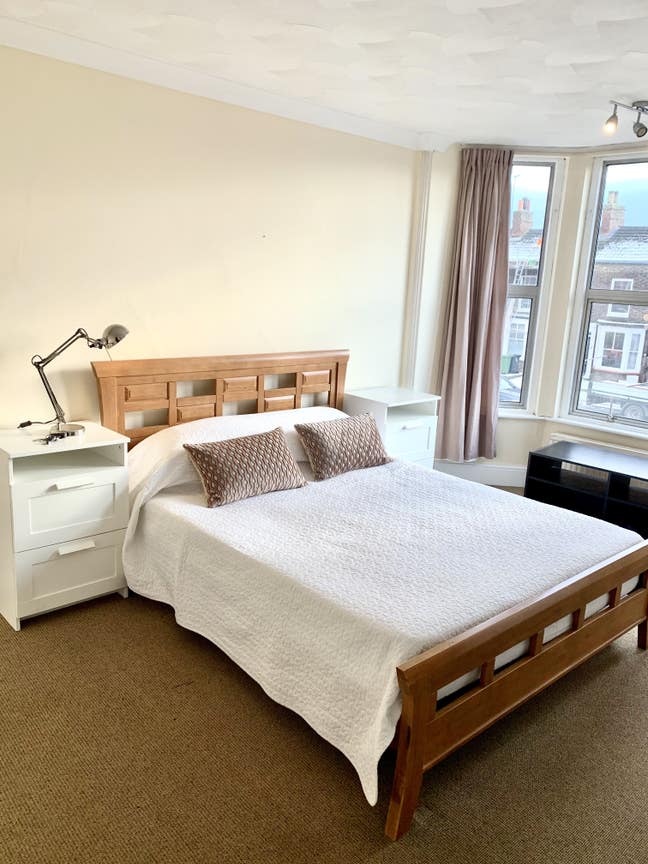 High Quality  Double ensuite Room on Gaywood Road  Main Photo